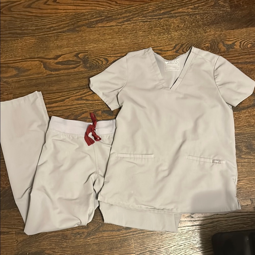 Figs cement scrub set size small